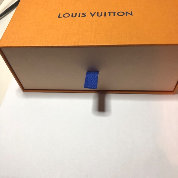 Authentic Louis Vuitton Sunglasses - Picture 9 of 9
